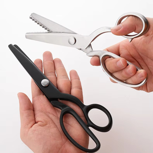 Venta al por mayor de acero inoxidable DIY diente de perro dentado <span class=keywords><strong>tijeras</strong></span> de sastre para coser - Product Image 1