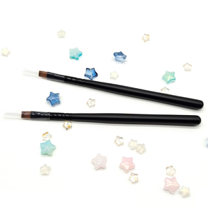 Pinceau plat pour nail art en poils de Kolinsky 100% avec manche en bois noir, logo personnalisé pour la peinture, le dessin et la création de motifs en gel - Product Image 4