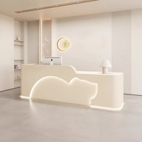 Comptoir d'accueil LED personnalisé avec design ondulé irrégulier, multicolore et taille personnalisable