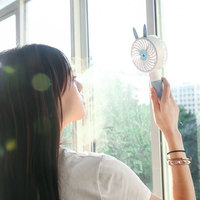 Ventilateur portable numérique électrique USB 2026 à trois vitesses, rechargeable, pour usage extérieur, mini-ventilateur à main puissant