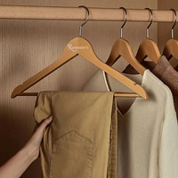 Porte-Manteau de Luxe en Bois Personnalisé avec Logo pour Hôtellerie, Cintre pour Vestes, Vêtements d'Extérieur, Chemises, Costumes en Gros
