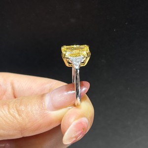 Anello con Diamante Coltivato in Laboratorio Certificato IGI, Taglio Cuscino Allungato Fancy Giallo Intenso, 1CT 2CT 3CT, Oro 10K 14K 18K, Purezza VS VVS - Product Image 4
