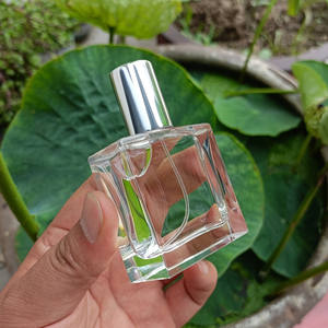 ขวดน้ำหอมแก้วทรงเหลี่ยมใส 30 มล. ดีไซน์ใหม่ ก้นหนา ปากขวดแบบ Crimp ขัดเงา ฝาเรซิ่น พิมพ์สกรีน สำหรับบรรจุภัณฑ์น้ำหอม - Product Image 2