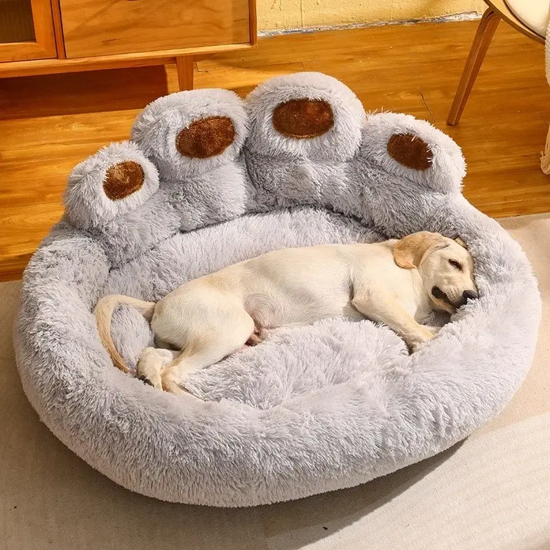 Cómodo hermoso de lujo cálido para dormir mediano y grande Mat camas para perros Casa Linda forma de pata de oso plegable accesorios de cama para mascotas