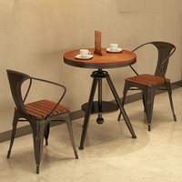 Usine de vente en gros durable industriel empilable moderne métal bois dessus de table restaurant salle à manger Tolixes chaises tables
