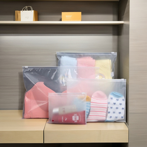 Biểu Tượng Tùy Chỉnh In Matte <span class=keywords><strong>PVC</strong></span> & Vật Nuôi Phân Hủy Sinh Học Dây Kéo Túi Matte Kết Thúc Túi May Mặc Với Khóa Zip Cho T-Shirt & Áo Tắm - Product Image 1