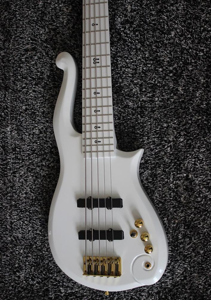 WANTON　GUITAR　玩具　未使用 Weifang Rebon 5 String Cloud Prince Electric Bass Guitar