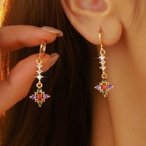 ต่างหูระย้าทรงยาวประดับคริสตัลรูปใบโคลเวอร์ชุบทองคำขาว ดีไซน์หรูหราประณีตสำหรับผู้หญิง ตกแต่งด้วยเพชร - Product Image 5