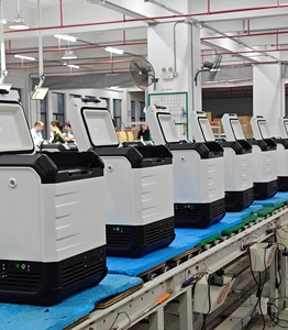 Refrigerador Portátil para Auto H10 de 10L con Calefacción, 12V/24V, con Compresor, Enfriamiento de -20°C a 10°C, Puerta de Plástico - Product Image 3