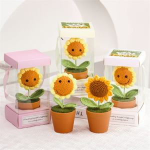 Coffret cadeau décoratif de bureau pour la Fête des Enseignants, plante en pot de tournesol, fleur artificielle en fil tricoté fait main - Product Image 1