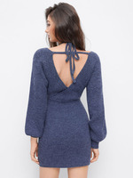 Robe pull mini moulante Joydressing bleu poussière à épaules dénudées, col licou, manches longues pour femme – Vente en gros