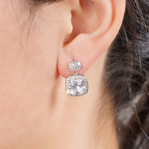 Orecchini a Perno Geometrici con Zirconi, Design Minimalista Ovale e Quadrato, Eleganti Gioielli da Donna per Feste e Regali - Product Image 4