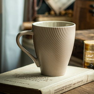 Mug à rayures verticales gaufrées, minimaliste et exquis, tasse en céramique rétro, tasse à café et à eau de qualité supérieure pour la maison et le bureau - Product Image 4