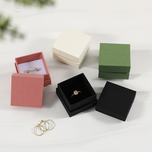 Boîte à bijoux en carton de luxe de forme carrée personnalisée avec logo personnalisé de haute qualité avec doublure en mousse pour anneaux boucles d'oreilles Emballage - Product Image 6