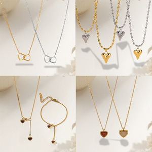 Collane a strati con ciondolo a cuore in acciaio inossidabile dorato con zirconi, accessori di bigiotteria alla moda per donna - Product Image 2
