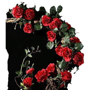 Guirlande de roses artificielles en soie pour décoration murale, idéale pour salon, clôture ou cache-tuyau de climatisation - Product Image 5
