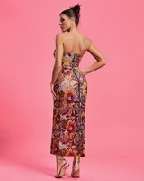 Robe de soirée moulante sans bretelles mi-longue en tissu tissé pour femme avec broderie florale et paillettes dorées