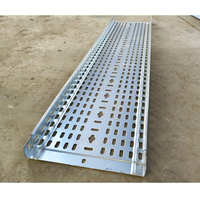 Machine de fabrication de plateaux de câbles à poinçonner en treillis métallique personnalisable Machine de fabrication de cendrier de câble d'échelle en métal perforé