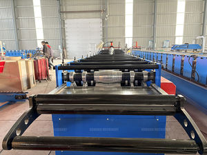 Petit pain en acier galvanisé automatique de panneau de toit de chapeau de crête formant la machine prix bon marché avec des composants de noyau de moteur de roulement de vitesse - Product Image 4