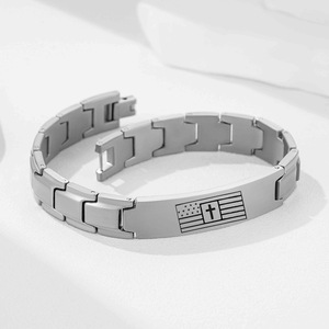 Bracelet en acier inoxydable pour hommes, 12mm, design croix et drapeau gravés, lien incurvé bicolore, bijoux cadeau - Product Image 2