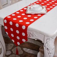 Chemin de table de style européen moderne, simple, vivant, chaud, tendance, pratique, durable, nappe personnalisée