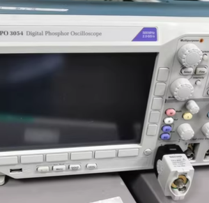 ออสซิลโลสโคปแบบมิกซ์โดเมน รุ่น MDO3000 ซีรีส์ของ Tektronix รุ่น MDO3054/MDO3014/MDO3024/MDO3034/MDO3104 - Product Image 1