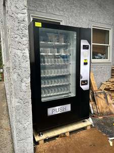 FOCUSVEND Distributeur automatique de produits de beauté personnalisé pour savon et huile pour le corps avec Elevator America Popular <span class=keywords><strong>Apple</strong></span> <span class=keywords><strong>Pay</strong></span> - Product Image 1