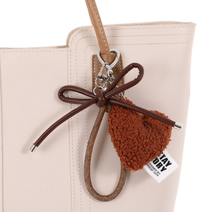 จี้ห้อยกระเป๋าหนังรูปหัวใจประดับโบว์ขนปุยแฟชั่น พร้อมเชือกห้อย DIY - Product Image 2