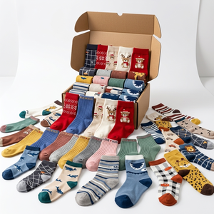 Lot de chaussettes pour enfants en liquidation, styles variés et aléatoires, vente en gros, surplus de stock, assortiment de chaussettes pour enfants, unisexe, garçons, filles - Product Image 2