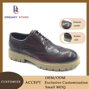 Chaussures habillées en cuir pour hommes, fabriquées à la main en Italie, de haute qualité, avec logo personnalisé, éléments sculptés et lacets. - Product Image 2