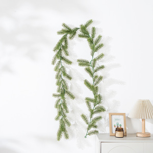 Guirlande artificielle en rotin de pin 1,8 m, verte, à suspendre au mur pour décoration de mariage et de Noël - Product Image 1