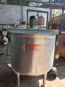 Industrial <b>Mixing</b> Tank 500L Vertical Agitator With Heating System 380V AC Motor Stirring and Heating System - Product Image 4