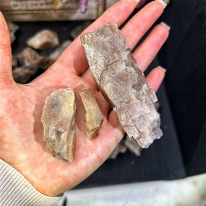 Venta al por mayor cristales <span class=keywords><strong>de</strong></span> cuarzo <span class=keywords><strong>natural</strong></span> brillante sin pulir <span class=keywords><strong>piedra</strong></span> cruda <span class=keywords><strong>piedra</strong></span> <span class=keywords><strong>Luna</strong></span> negra para <span class=keywords><strong>la</strong></span> venta - Product Image 5