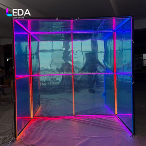 Cabine photo de style arche en métal personnalisée LEDA avec miroir amovible pour mariages, fêtes et événements - Product Image 1