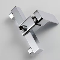 Robinet mitigeur carré de douche de salle de bain chromé moderne Vente en gros Alliage de zinc Mitigeur en céramique Robinet de baignoire eau chaude et froide