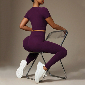 Conjunto de Top Corto y Leggings de Cintura Alta sin Costuras, Leggings Deportivos Transpirables y Elásticos de Cintura Alta con Top Corto - Product Image 5