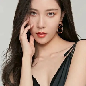 <span class=keywords><strong>Orecchini</strong></span> Grandi di Design alla Moda con Lettera V Liscia Rettangolare, Placcati in <span class=keywords><strong>Oro</strong></span> 18K, Ultima Collezione del Brand Fashion Declaration - Product Image 6