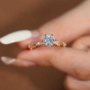 Anillo de Aleación de Moissanita de 1 Quilate, el Más Vendido, con Artesanía Italiana y Baño de Oro Rosa de 18K; Brillante y Envolvente - Product Image 2