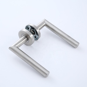 Thanh tròn 19mm L tay nắm cửa sắc nét trên hoa hồng tròn với lỗ khóa escutcheon - Product Image 1