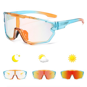 <span class=keywords><strong>Occhiali</strong></span> <span class=keywords><strong>da</strong></span> <span class=keywords><strong>Sole</strong></span> per Ciclismo con Cambio Colore, Protezione UV400, Antivento, per Uso Diurno e Notturno, <span class=keywords><strong>Occhiali</strong></span> <span class=keywords><strong>da</strong></span> <span class=keywords><strong>Sole</strong></span> <span class=keywords><strong>da</strong></span> <span class=keywords><strong>Uomo</strong></span> all'Ingrosso - Product Image 2