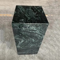 Table basse en marbre naturel vert foncé, table d'appoint en marbre, design luxueux, surface polie, durable pour le mobilier de salon