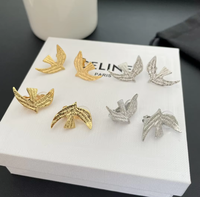 Boucles d'oreilles Old Money Vintage en laiton plaqué or 18 carats, motif oiseau de la paix, clous et clips rétro en forme d'hirondelle pour femme, pour le quotidien et le bureau