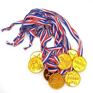 Medallas de Premio Personalizables para Niños en Plástico Dorado con Cinta para el Cuello, para Fiestas, Deportes y Juegos - Product Image 3