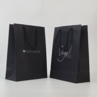 Sacs shopping en papier personnalisés avec logo, sacs cadeaux noirs de luxe avec poignées pour l'emballage de vêtements de boutique