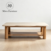 Table basse rectangulaire Wabi Sabi en travertin naturel avec plateau ondulé, structure en chêne massif pour salon