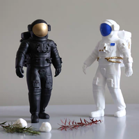 Figurine d'astronaute sculptée en résine, écologique, personnage de film et de télévision, décoration moderne pour la maison, thème spatial, ornement décoratif pour bureau