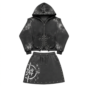 Ensemble streetwear 2 pièces personnalisé pour femme, veste à capuche zippée et short, avec rivets décoratifs et imprimé lettres, coupe ajustée, printemps/été - Product Image 1