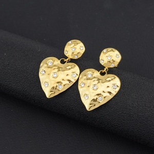 Boucles d'oreilles clous minimalistes chic, style froid, tendance, cœur d'amour, plaqué or 18 carats, automne-hiver, polyvalentes, haut de gamme - Cadeau - Product Image 3