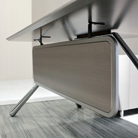 Bureau de direction moderne de luxe, table de direction haut de gamme en MDF E1, pieds en fer robustes, poste de travail stable pour le patron