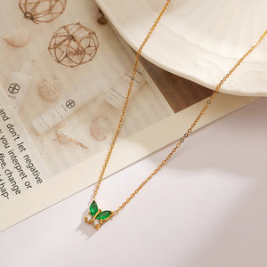 Collar de acero inoxidable con forma de corazón, circonita azul, chapado en oro de 18 quilates, para uso informal. - Product Image 1